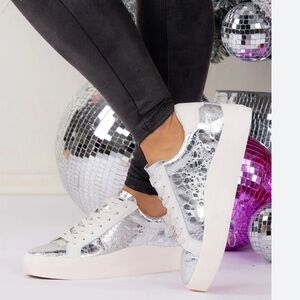 NWT DOLCE VITA Zayne 360 Sneaker Silver Size 7